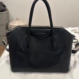 GIVENCHY BLACK ANTIGONA BAG IN BOX LEATHER
TOTE & CROSSBODY